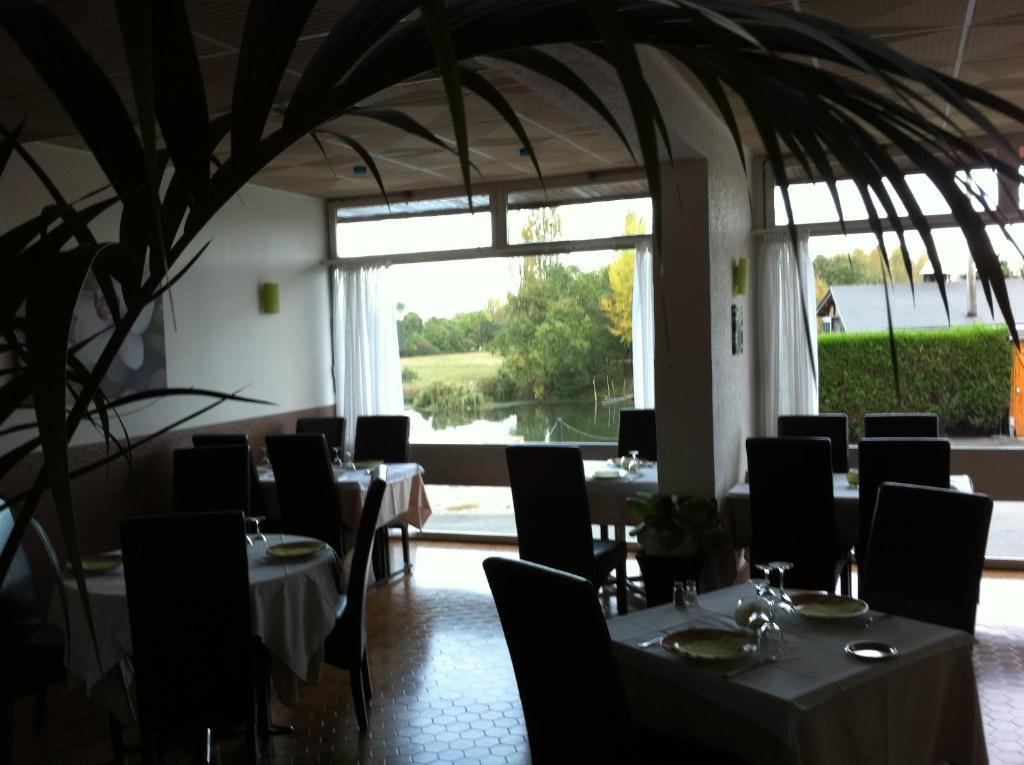 Les Ondines Hotel Les Hauts-d'Anjou ภายนอก รูปภาพ