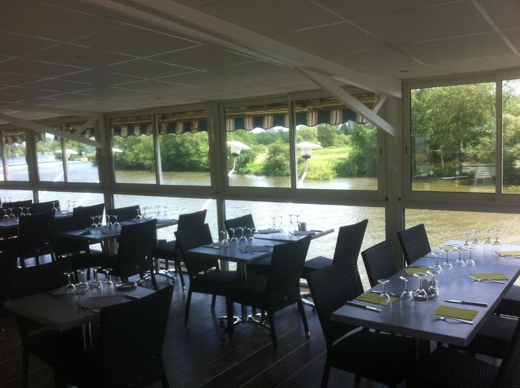 Les Ondines Hotel Les Hauts-d'Anjou ภายนอก รูปภาพ