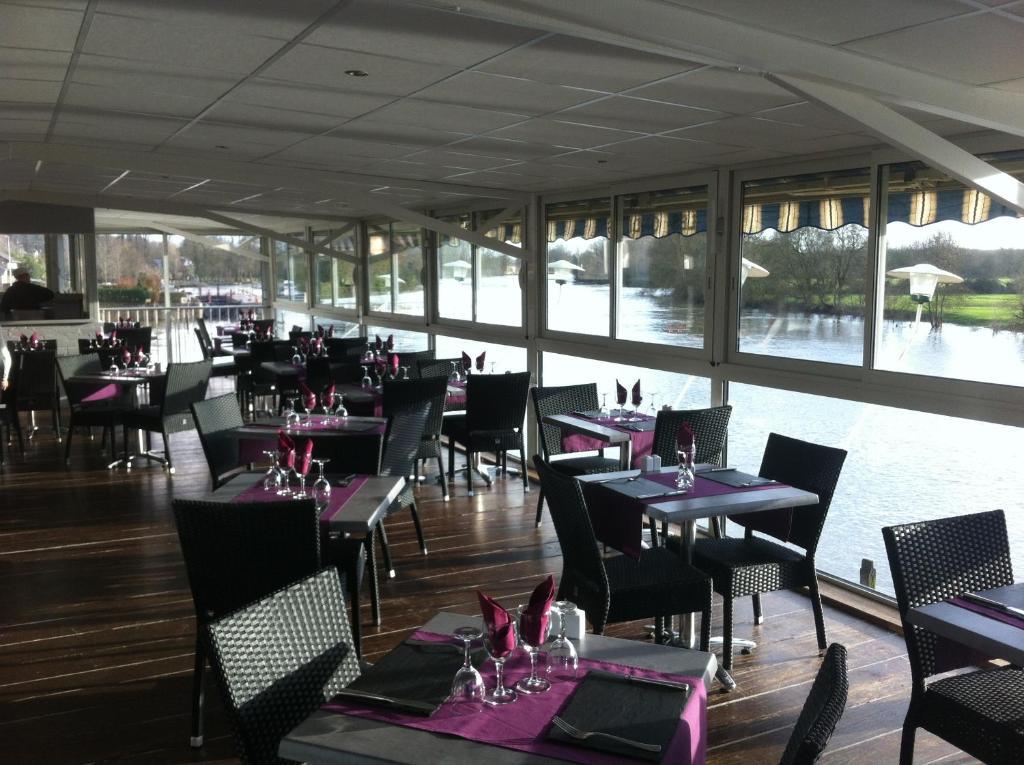 Les Ondines Hotel Les Hauts-d'Anjou ภายนอก รูปภาพ
