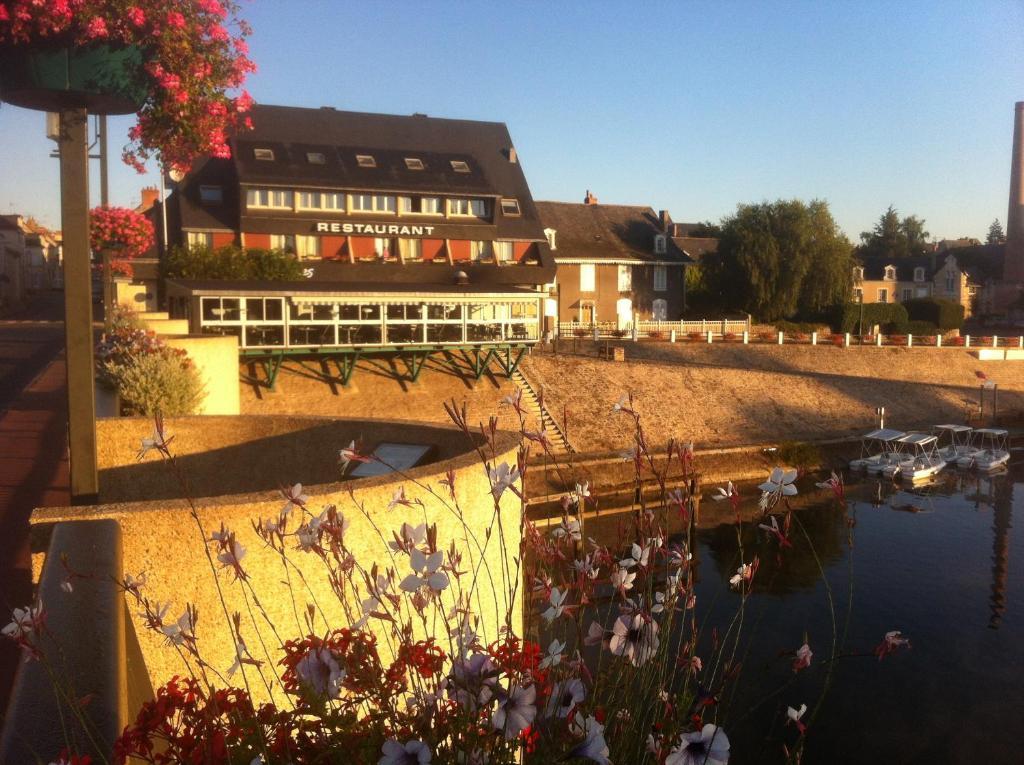 Les Ondines Hotel Les Hauts-d'Anjou ภายนอก รูปภาพ