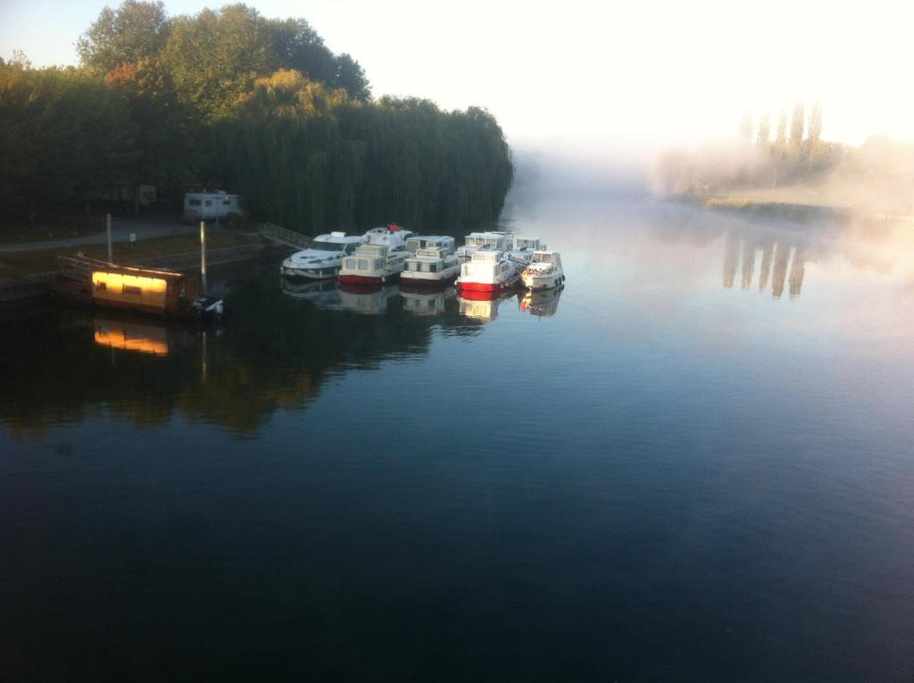 Les Ondines Hotel Les Hauts-d'Anjou ภายนอก รูปภาพ
