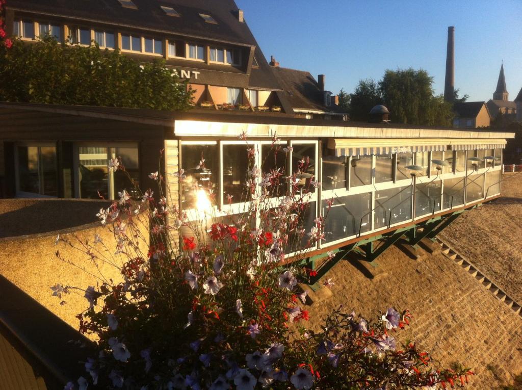 Les Ondines Hotel Les Hauts-d'Anjou ภายนอก รูปภาพ
