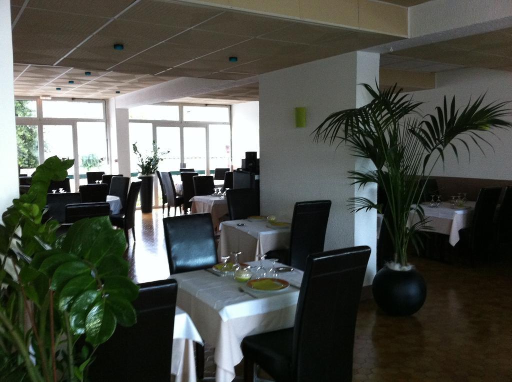 Les Ondines Hotel Les Hauts-d'Anjou ภายนอก รูปภาพ